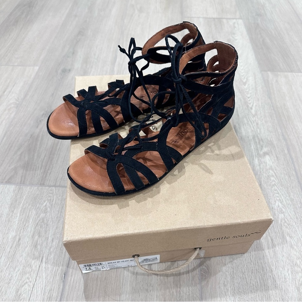 Gentle Souls break my heart flat cage tie front suede sandal black size 7.5 - Picture 3 of 9